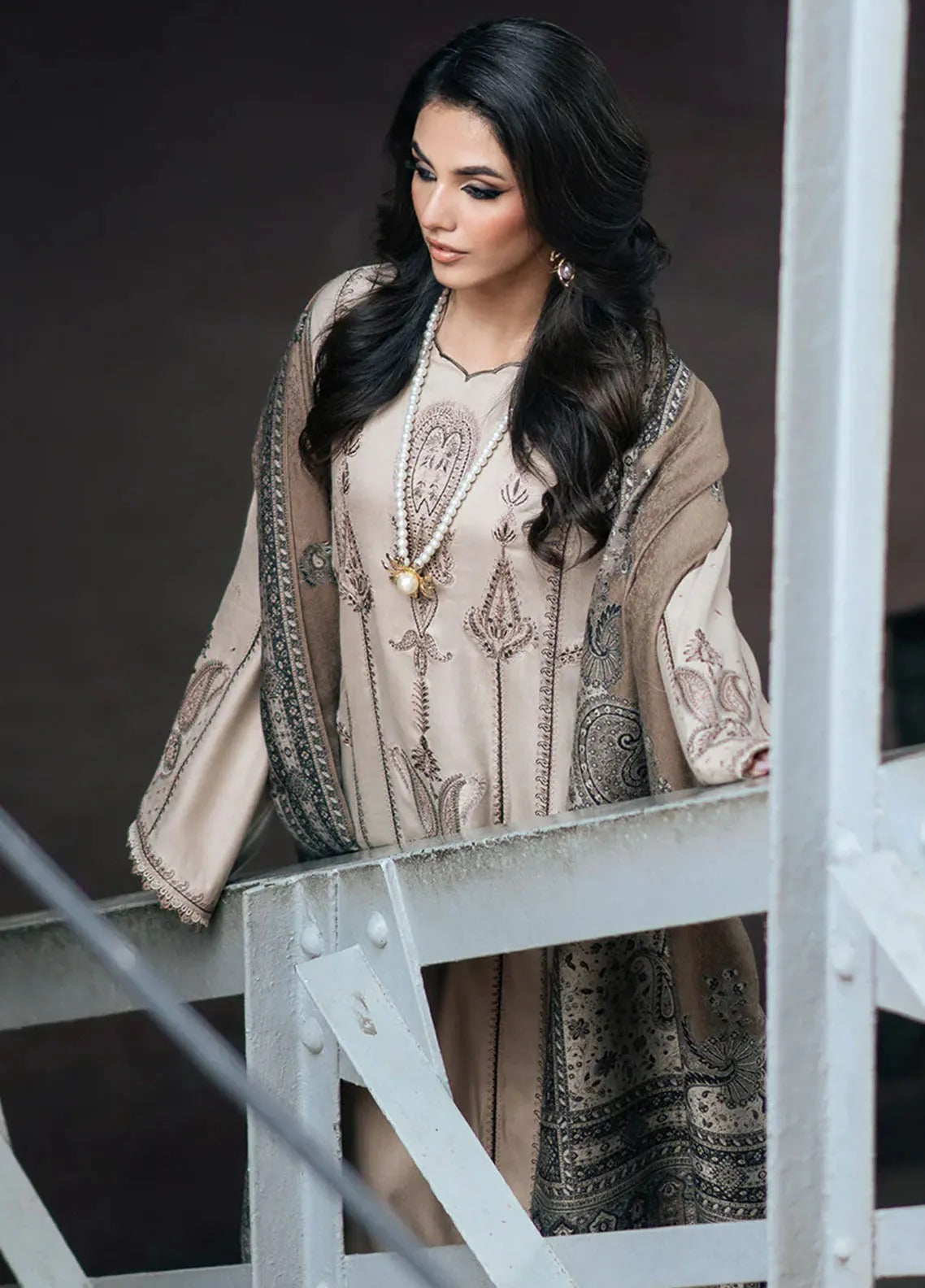 Izel Embroidered Dhanak Three Piece D-168