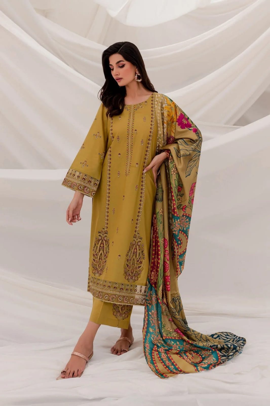 Sapphire Embroidered lawn Three Piece SPW-857
